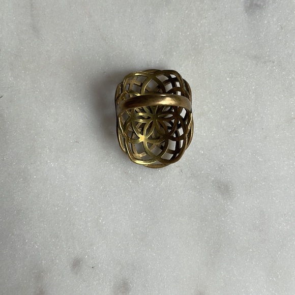 Vintage | Brass Sacred Geometry Ring | Size 7/8 - Picture 7 of 10